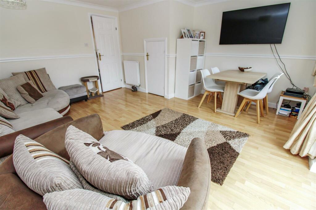 LOUNGE 2 EDITED_1.jpg