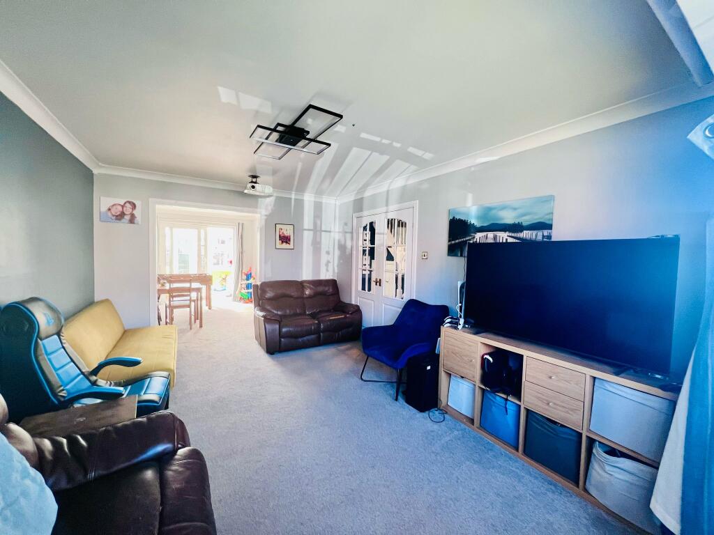 LOUNGE (2).jpg