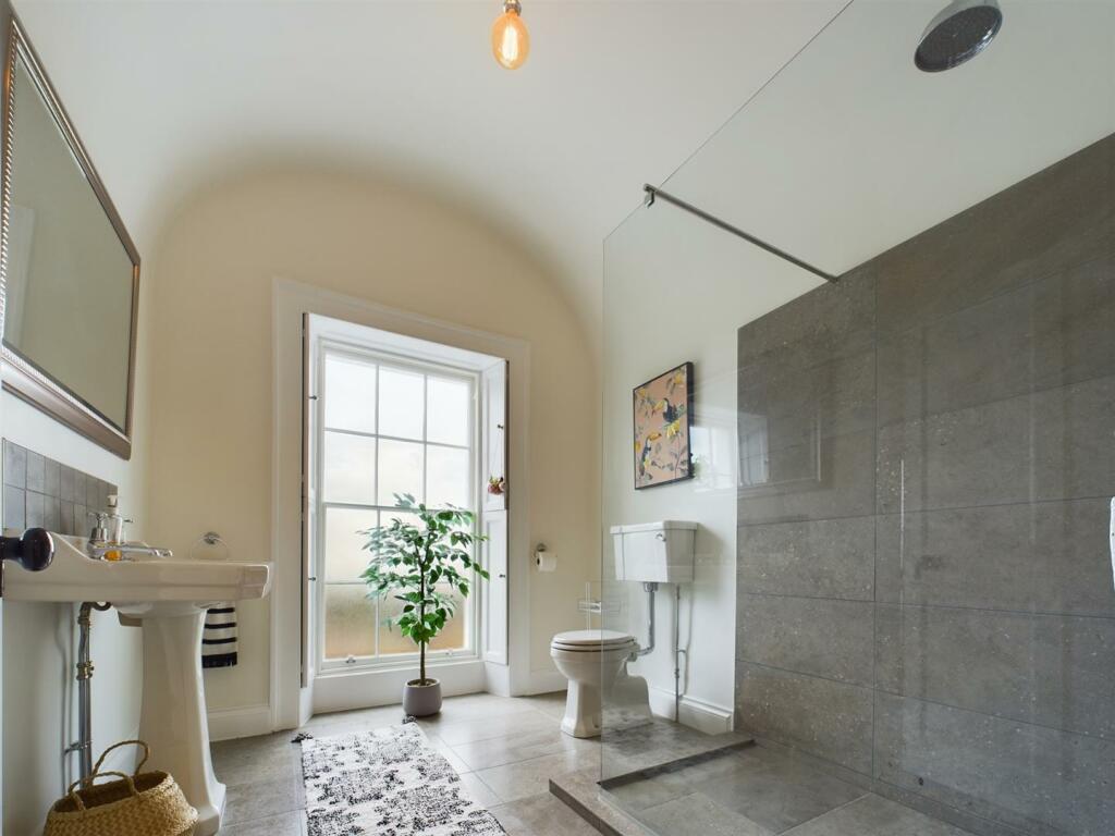 Shower Room.jpg