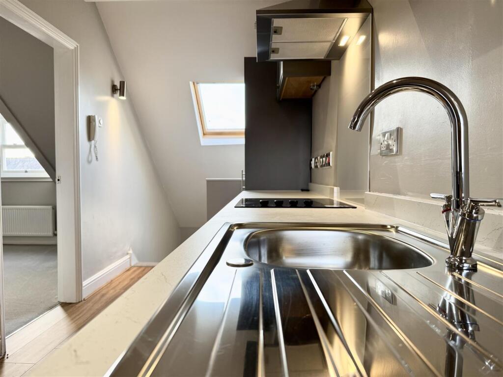 Lounge/dining/kitchen