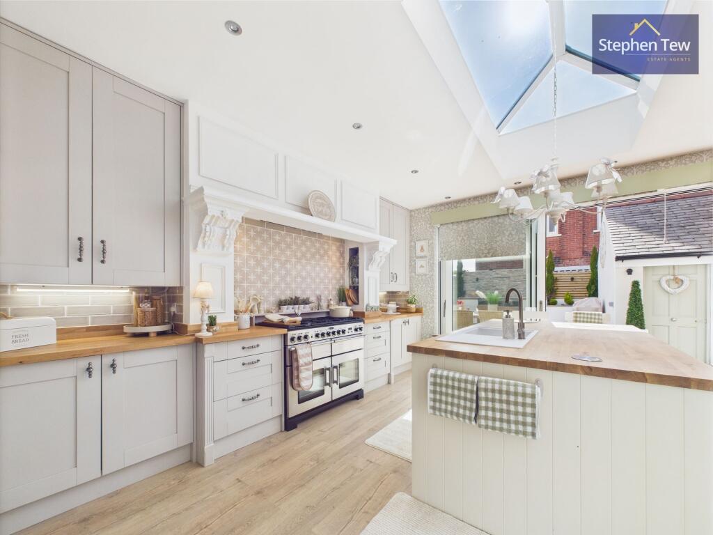 Kitchen / Living Area