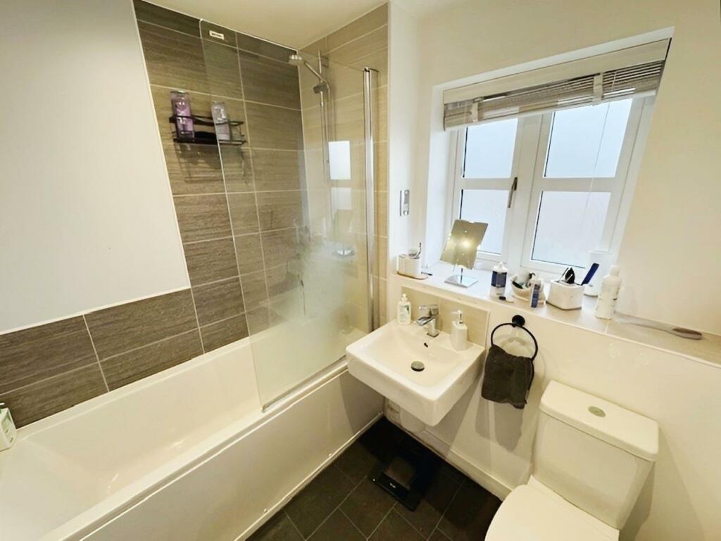 de4168aa-Bathroom.jpg