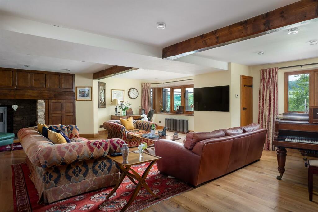36 - Brecon House - GL53 9NE - Web.jpg
