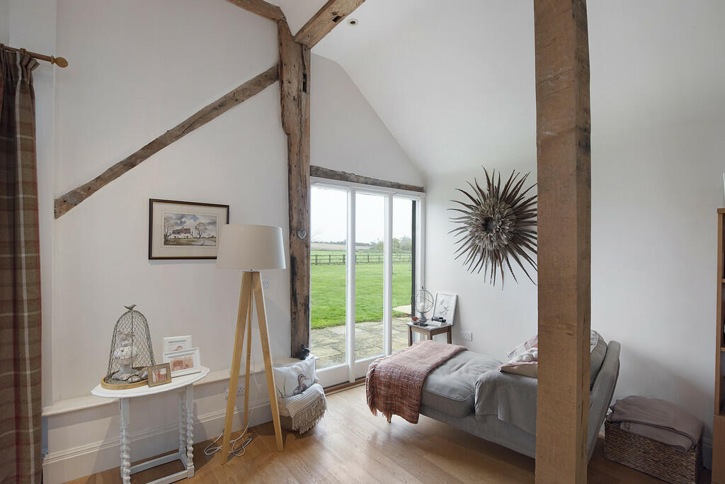 Manor Barn ph30