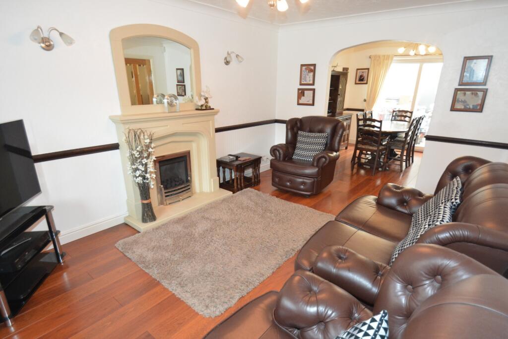 LOUNGE/DINING ROOM
