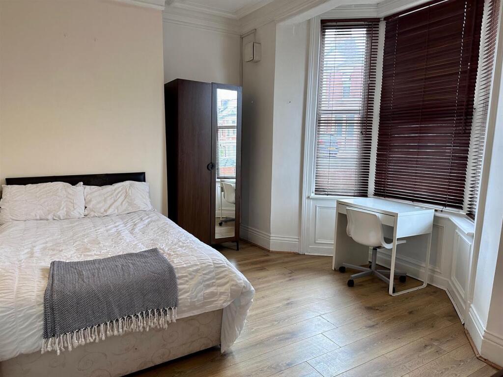 Bed 1.jpg