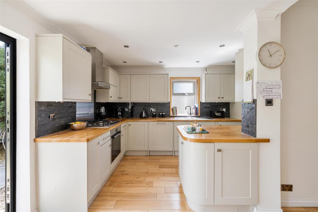 Peterborough Road, E10