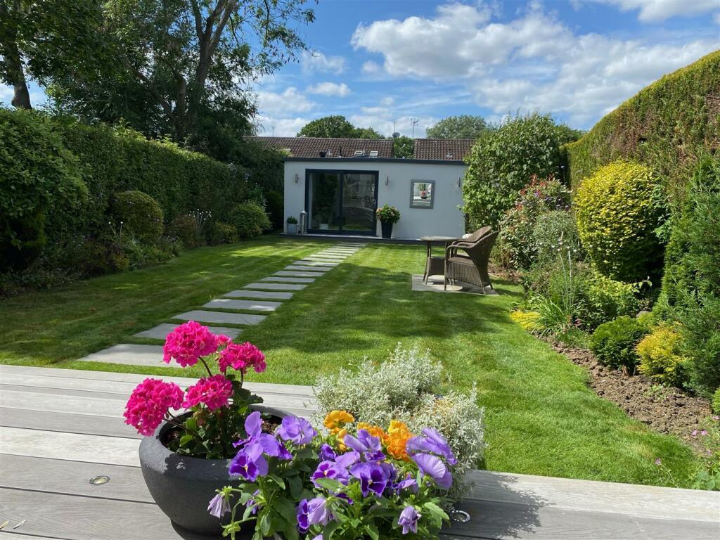 Garden outbuilding.jpg