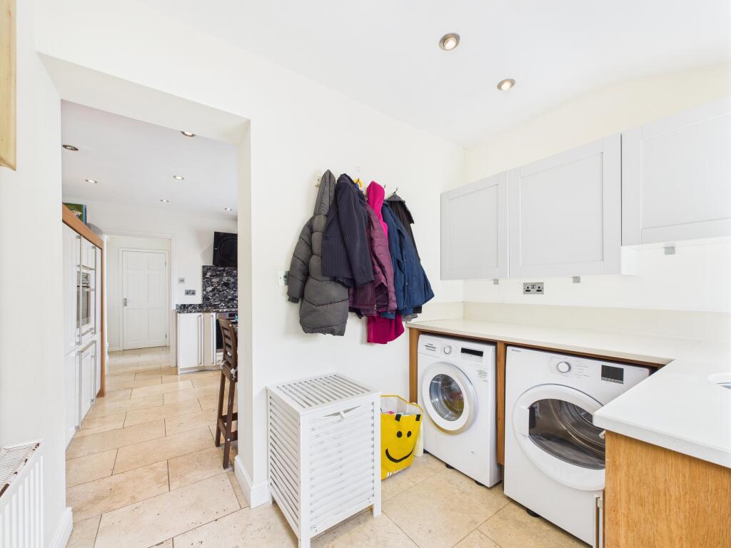 CAM02909G0-PR0424-STILL011