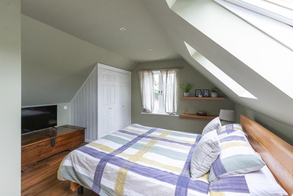 Principal bedroom 2.jpg