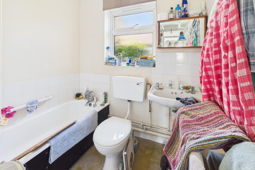 CAM02519G0-PR0265-STILL009