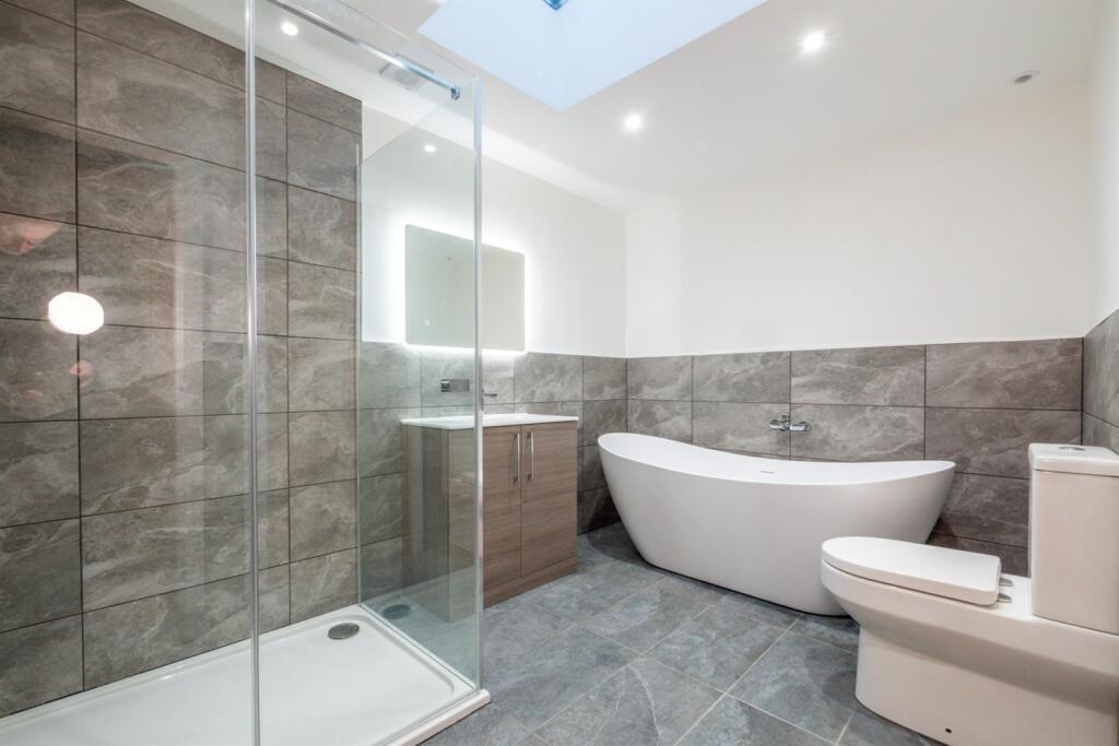 En-Suite Bathroom