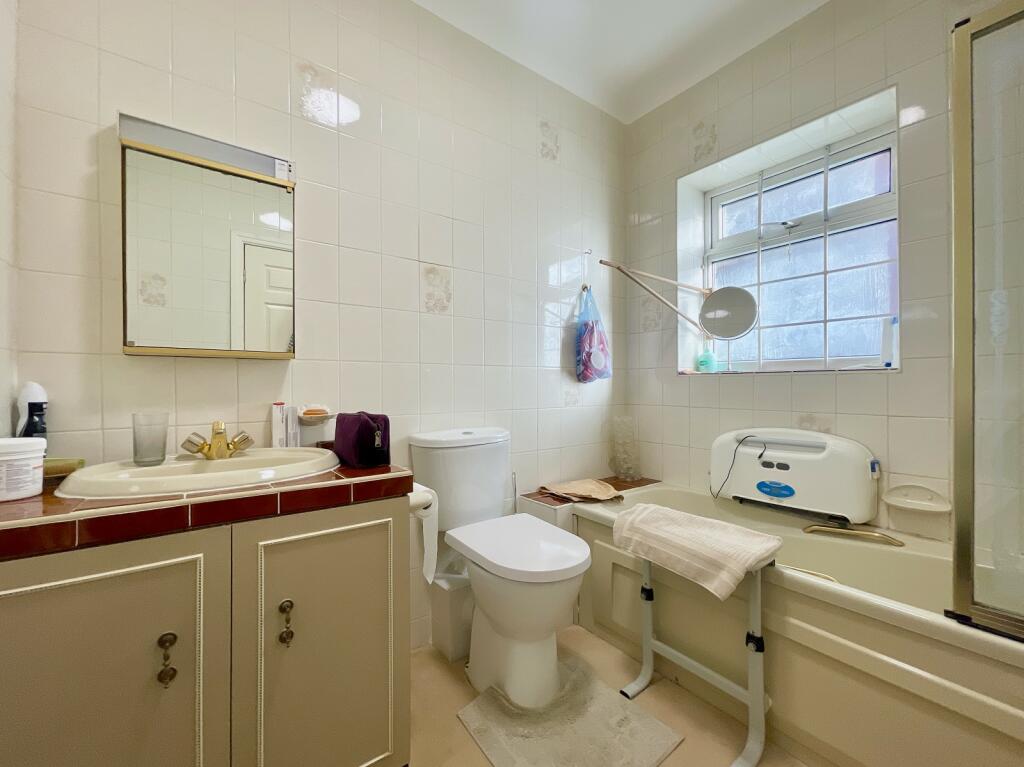 Master Bedroom En-Suite