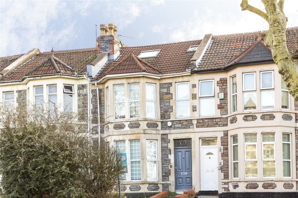 Charming front view of a traditional terraced h...