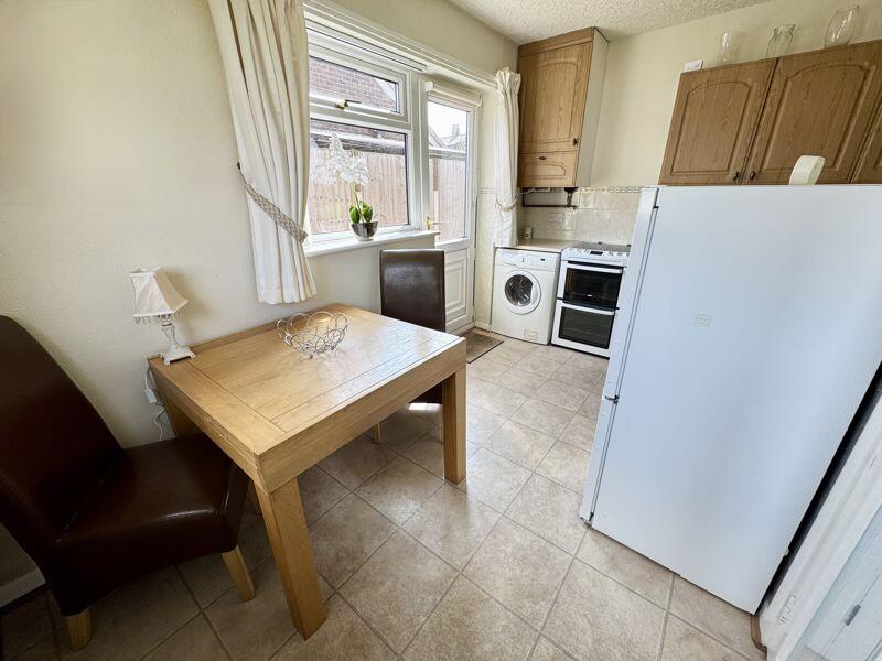 L-Shaped Dining Kitchen