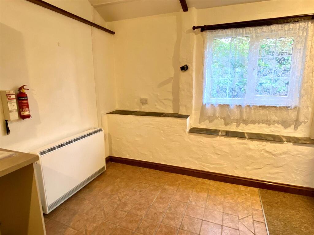 Straw Cottage Kitchen