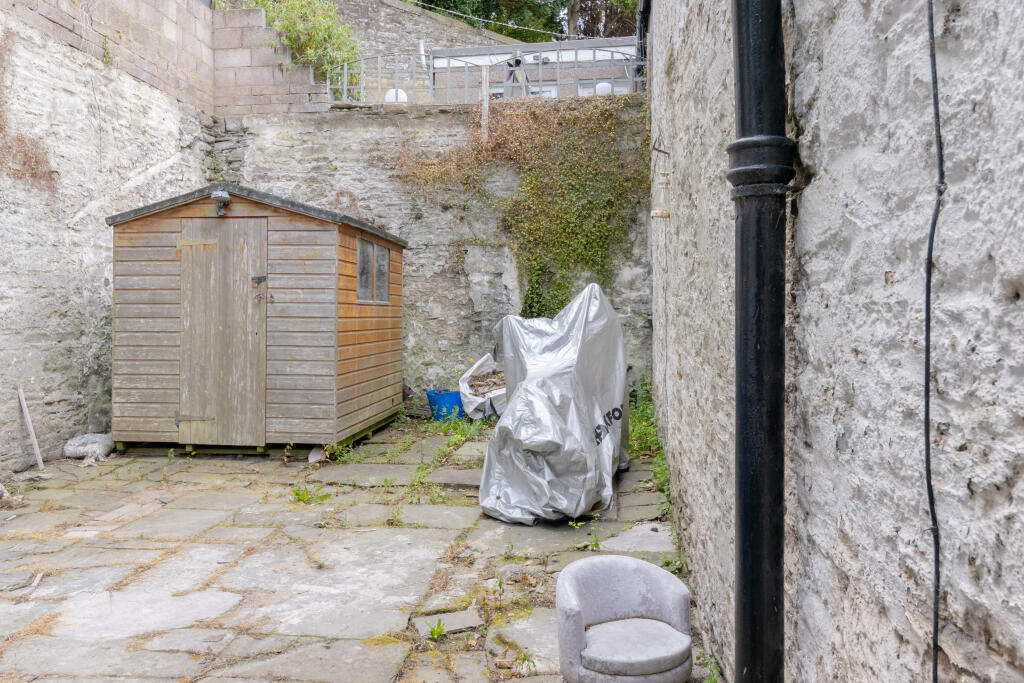 Shared Courtyard Garden