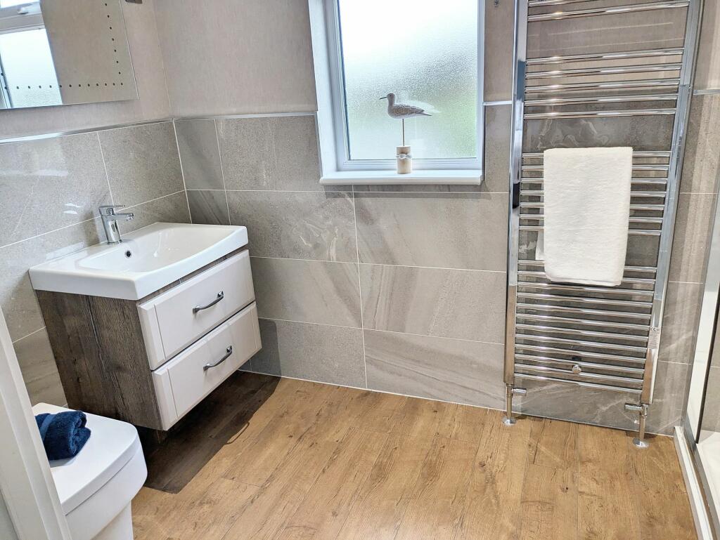 Dressing area and en-suite shower room