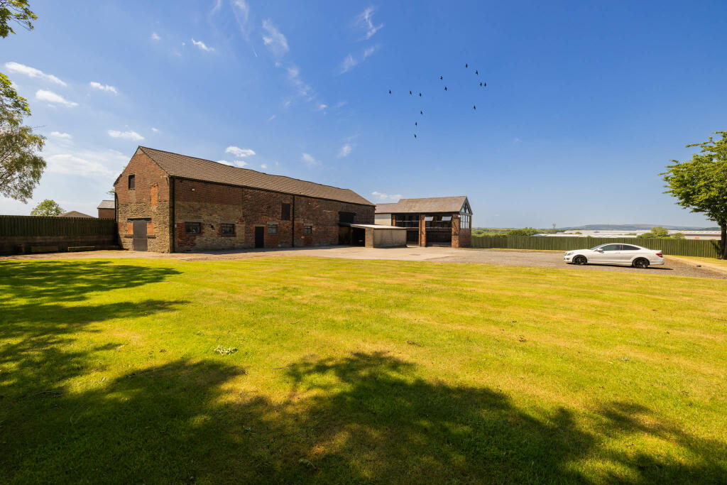 20230615-1351_Highfields Farm, Moss Hall Road, OL1