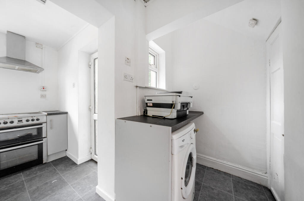 1289613-2-6824896...