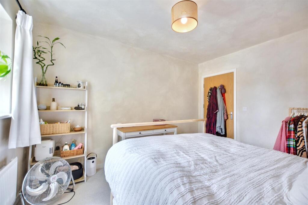 Bedroom 1_2.jpeg