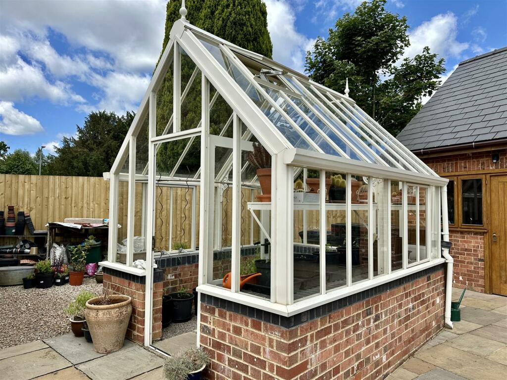 GREEN HOUSE