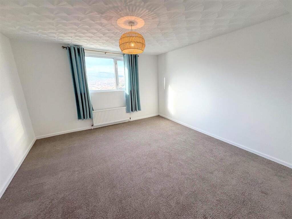 Bedroom 1a.jpg