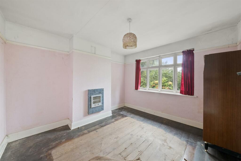 Bedroom 2.JPG