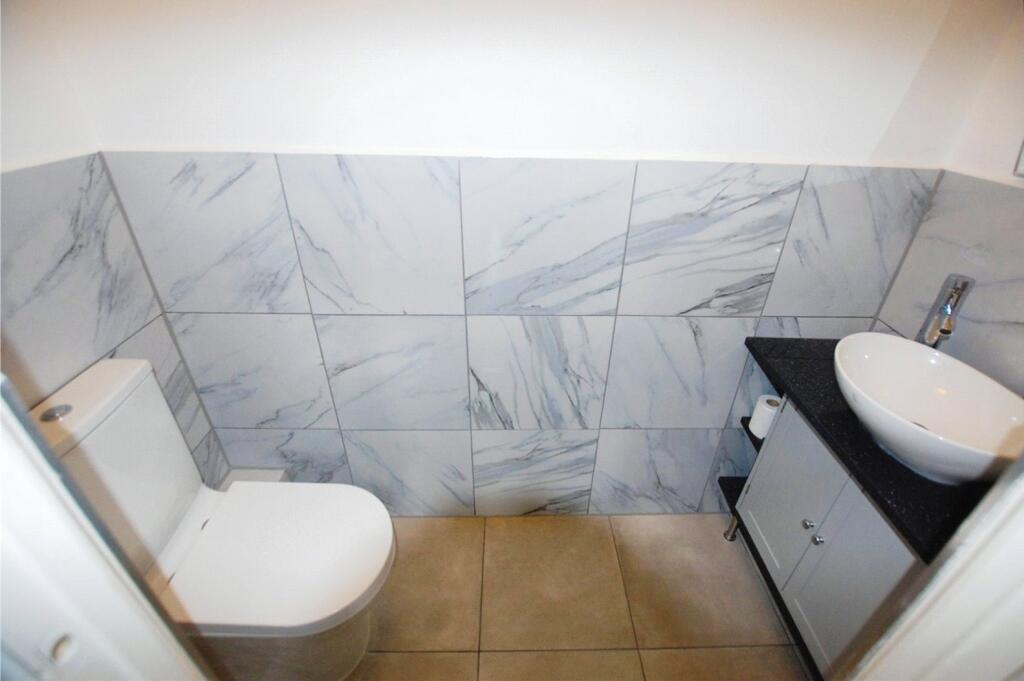 Cloakroom/Wc