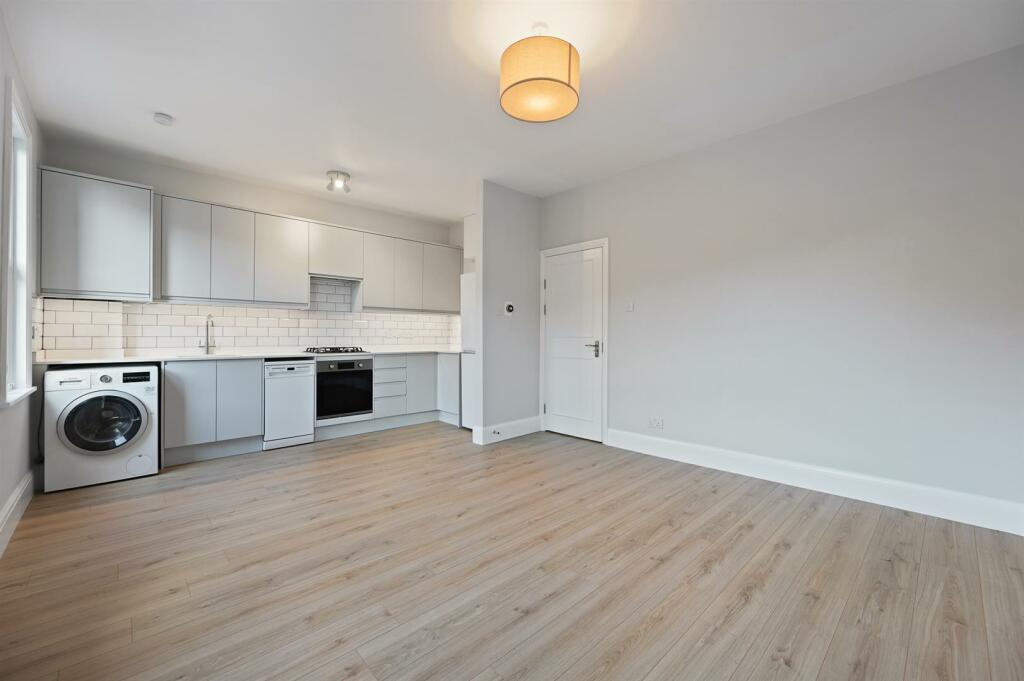 RCREE- Flat C, 7 castle hill parade- reception, ki