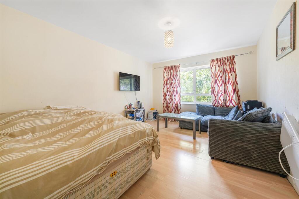 27 Berkeley Court-4.JPG