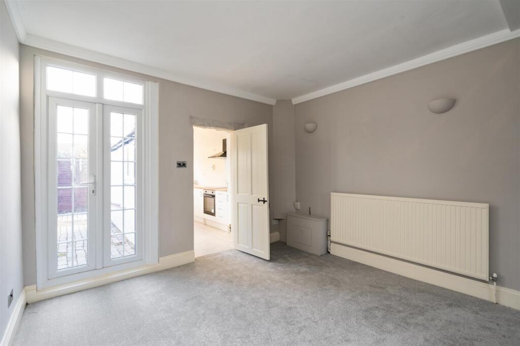 85 Lodge Road_13.jpg