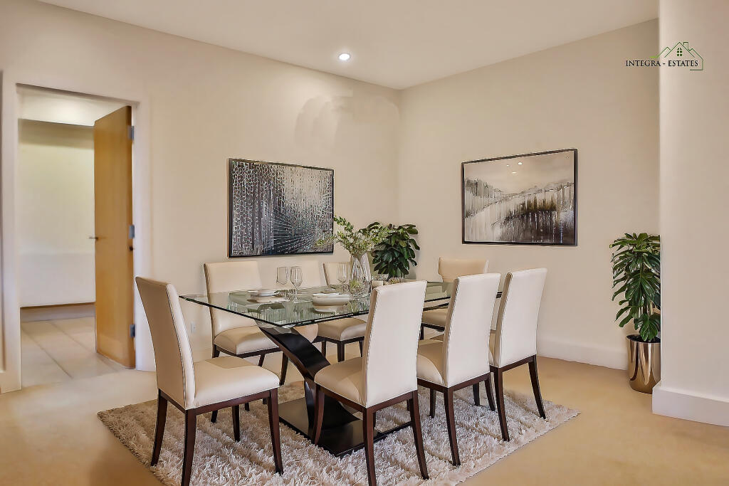 Staged Dining