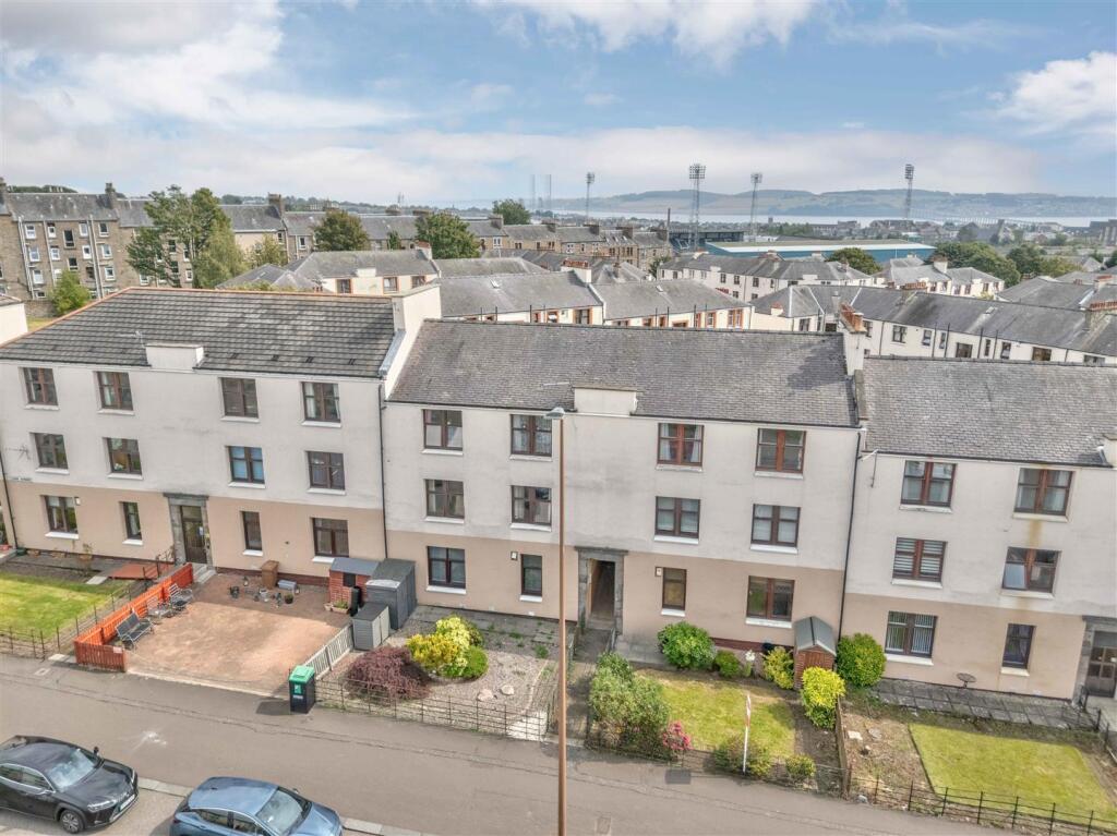 GR 17 Caird Avenue Dundee-12.JPG