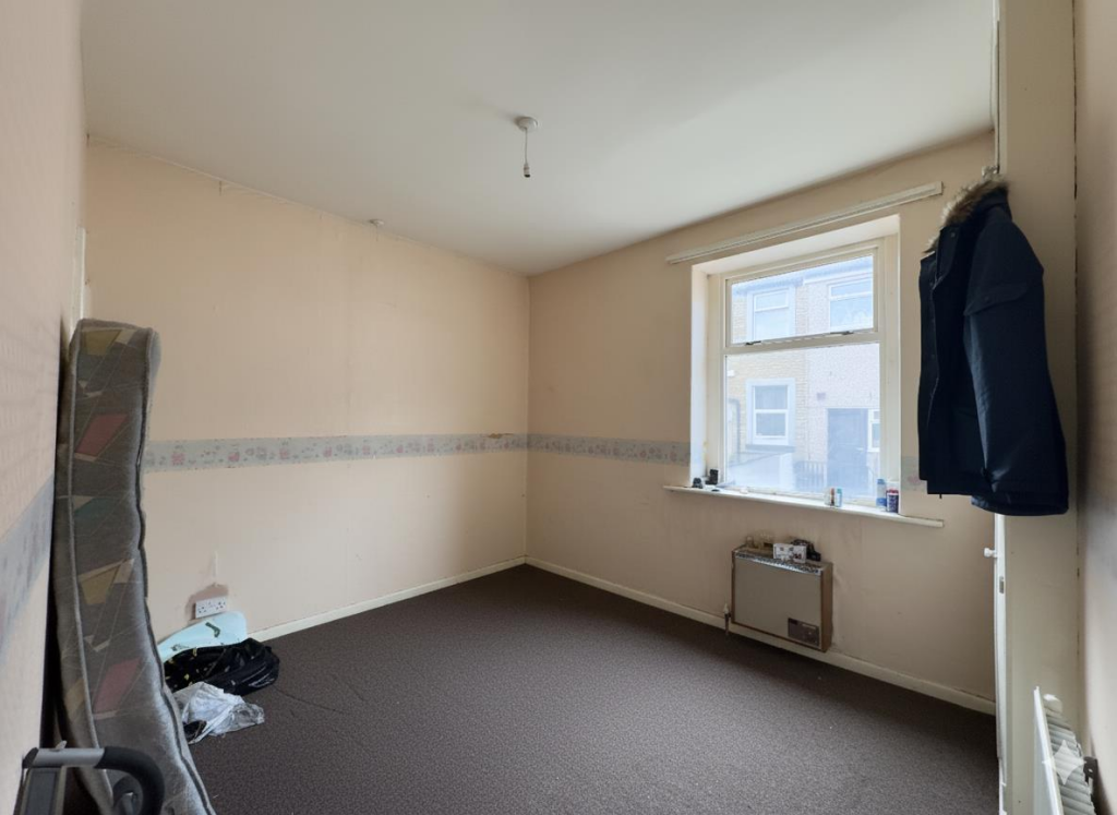 Hollingreave Road, Burnley - Second Bedroom Photo 