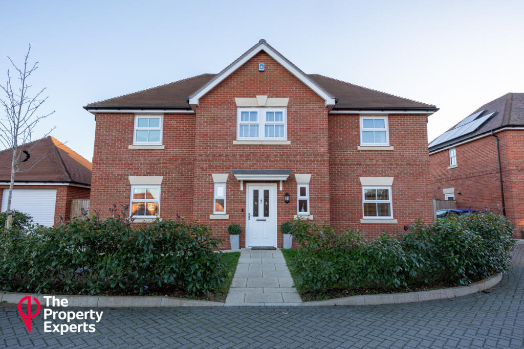 Canberra Lake Way, Reading, RG10