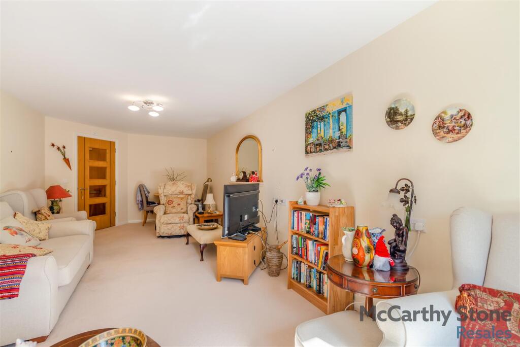 8643282-interior07.jpg