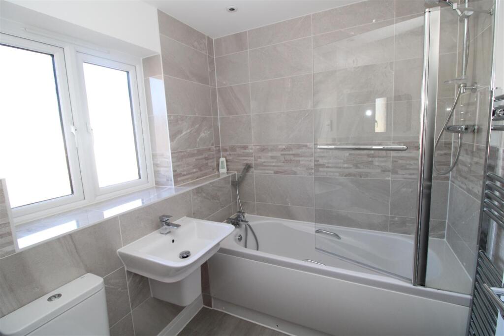 Family Bathroom .JPG