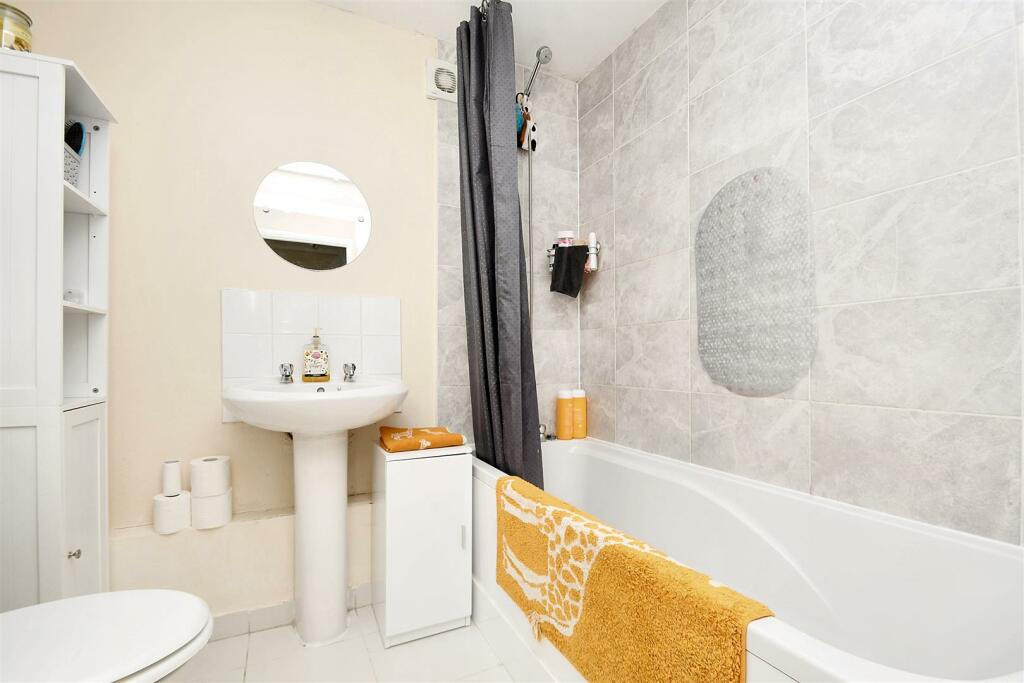 Bathroom.JPG