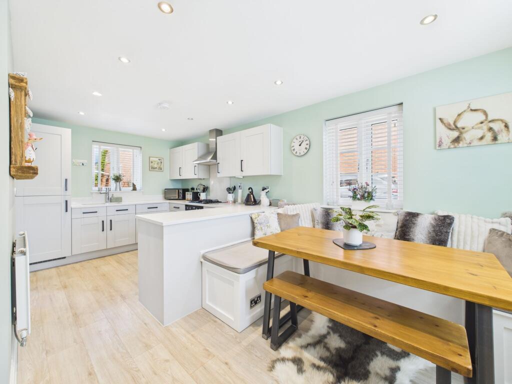 Kitchen / Dining area