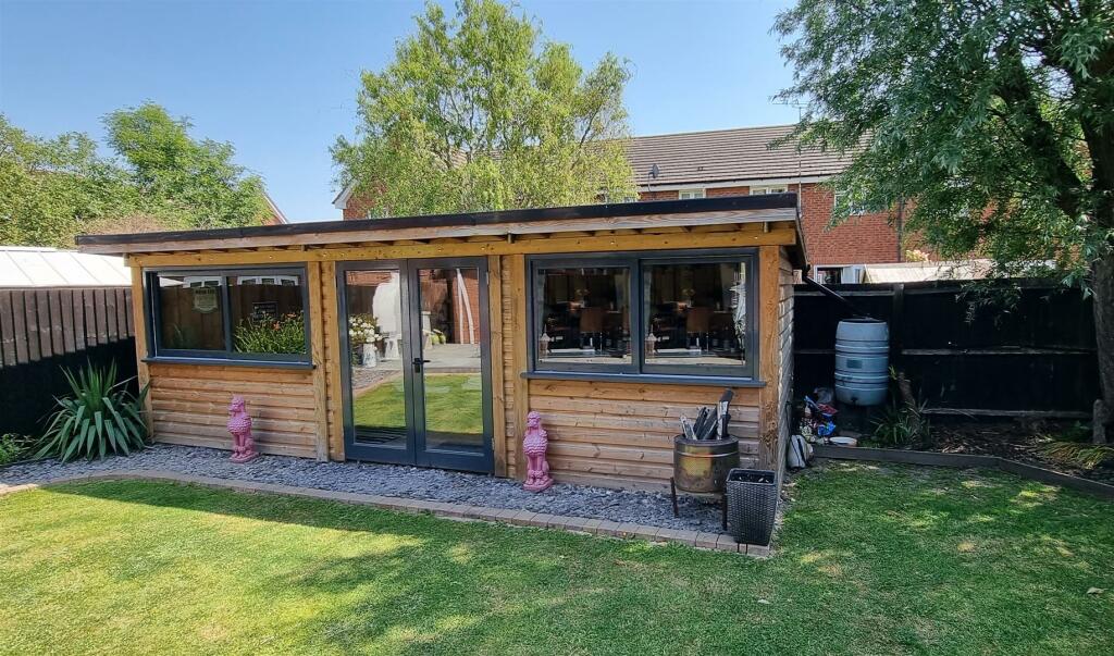 Garden/ Summer House/ Home Office