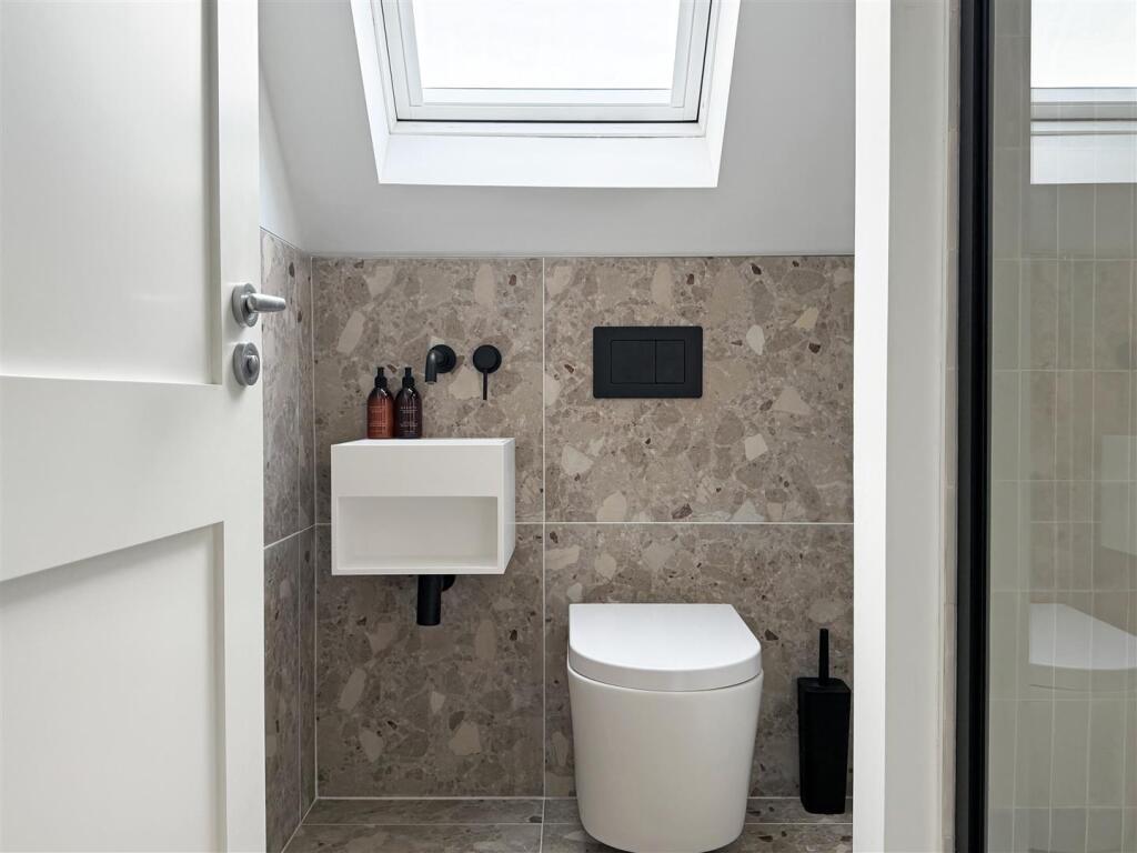 35. Second-Floor-Bathroom-Image-2.jpg