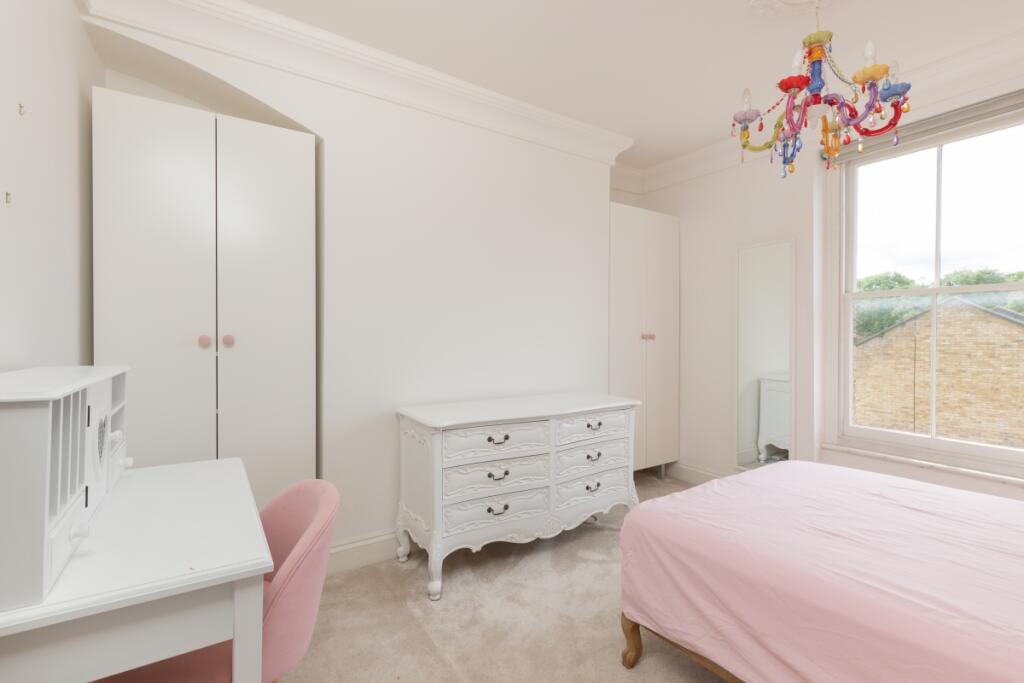 Trafalgar Avenue ...