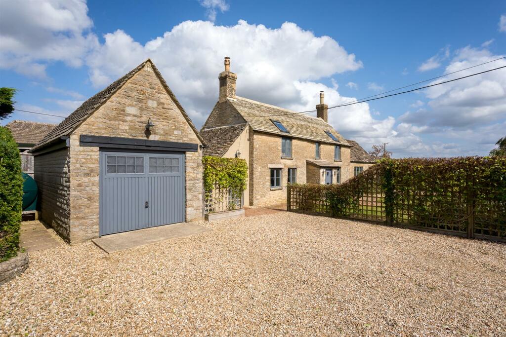 26 - 3 Itlay - GL7 7HZ - Web.jpg