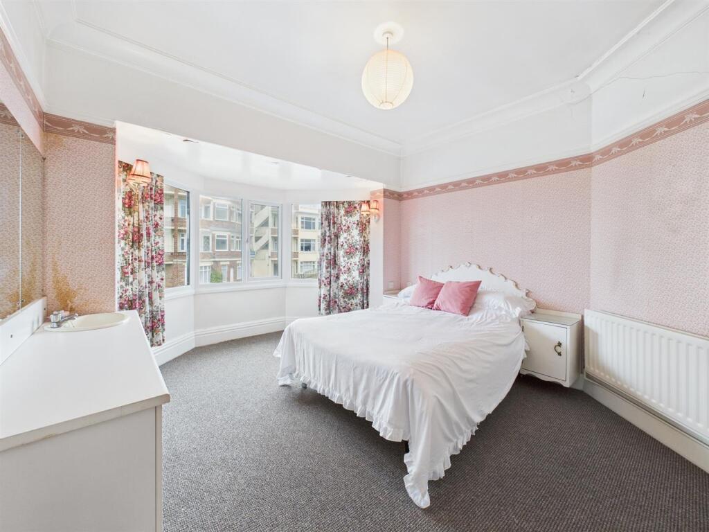 Bedroom: