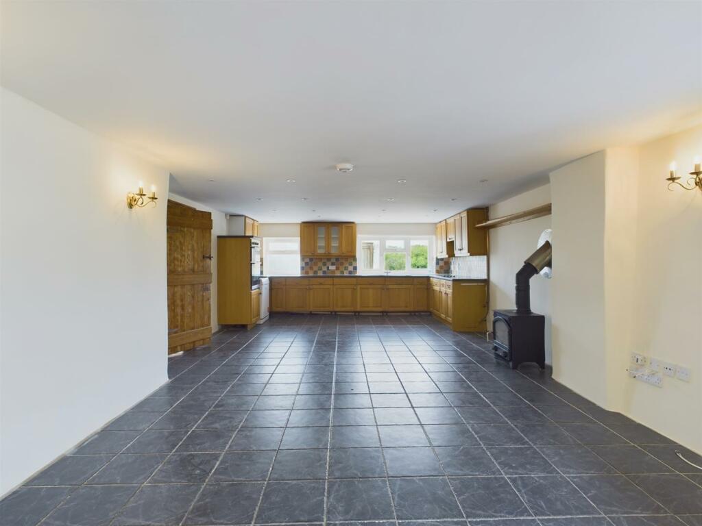 Kitchen / Breakfast Room