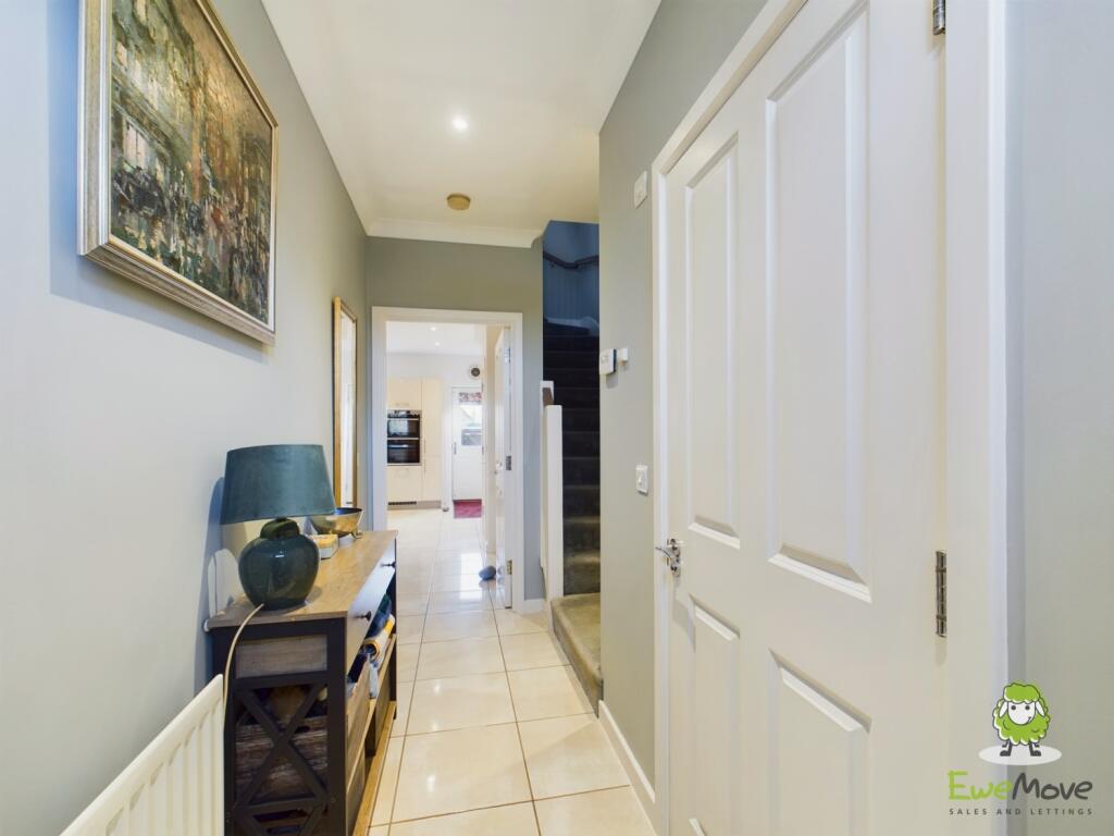 CAM03778G0-PR0142-STILL001