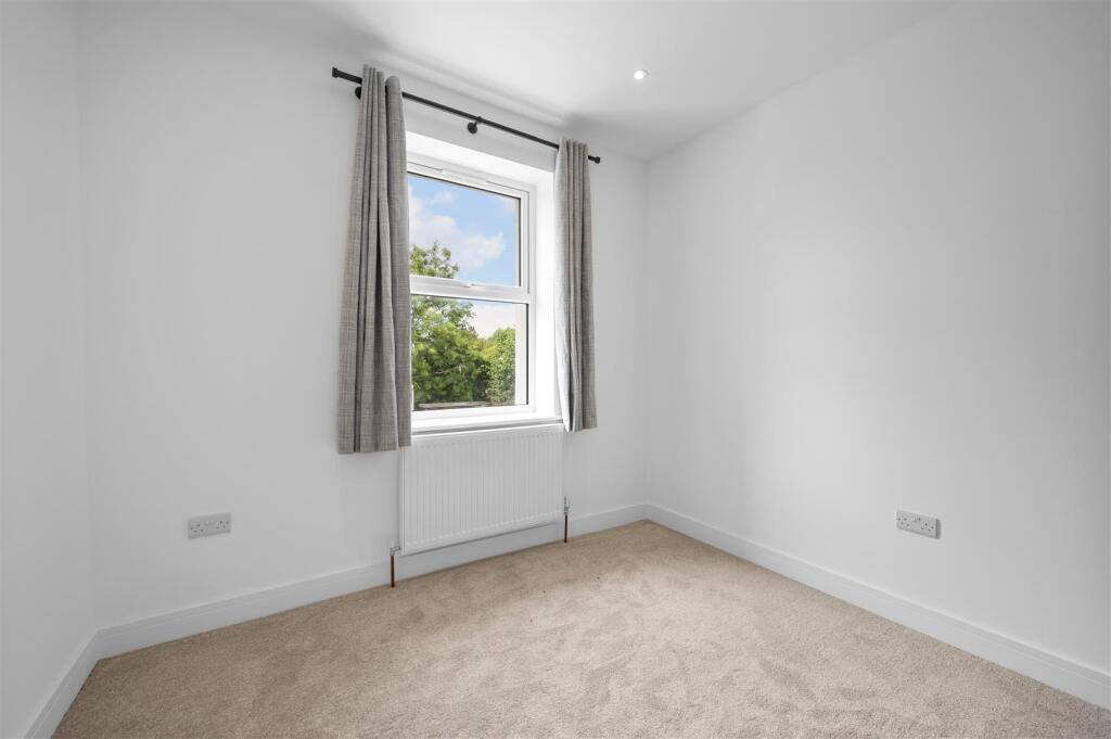 Flat 1, 80 Durham Road,6.jpg