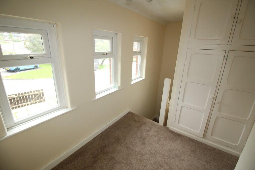 Bedroom (j)