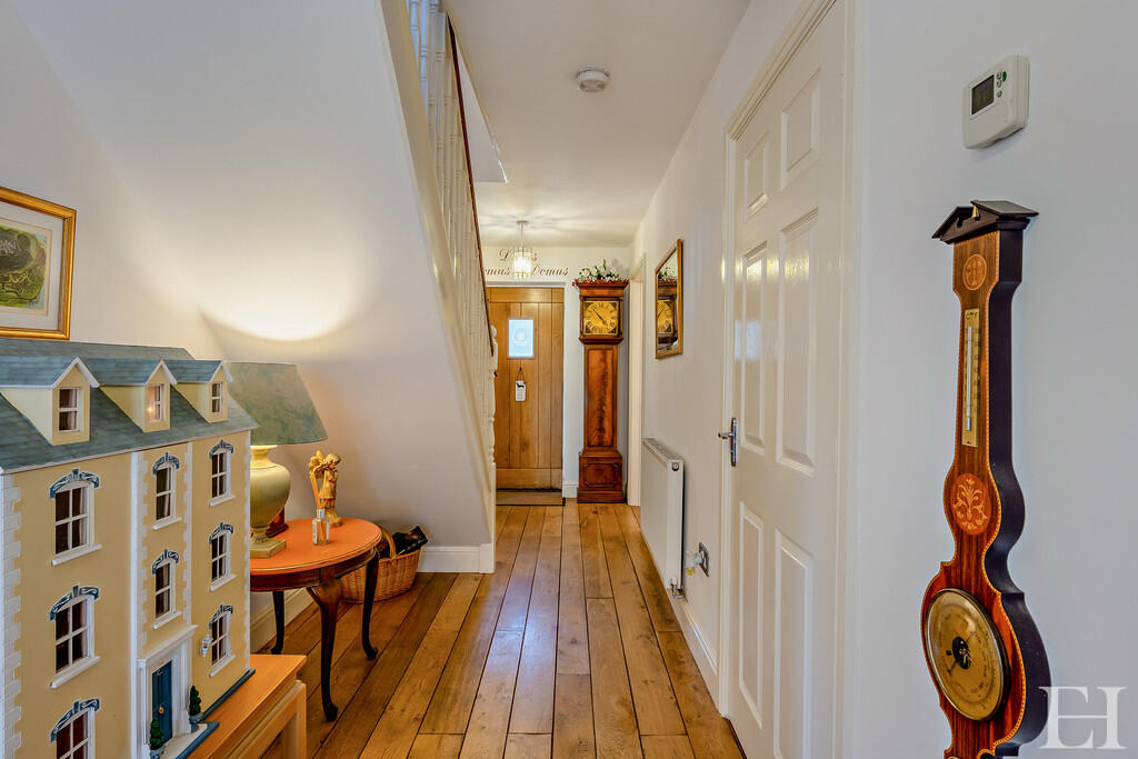 8643242-interiorW...